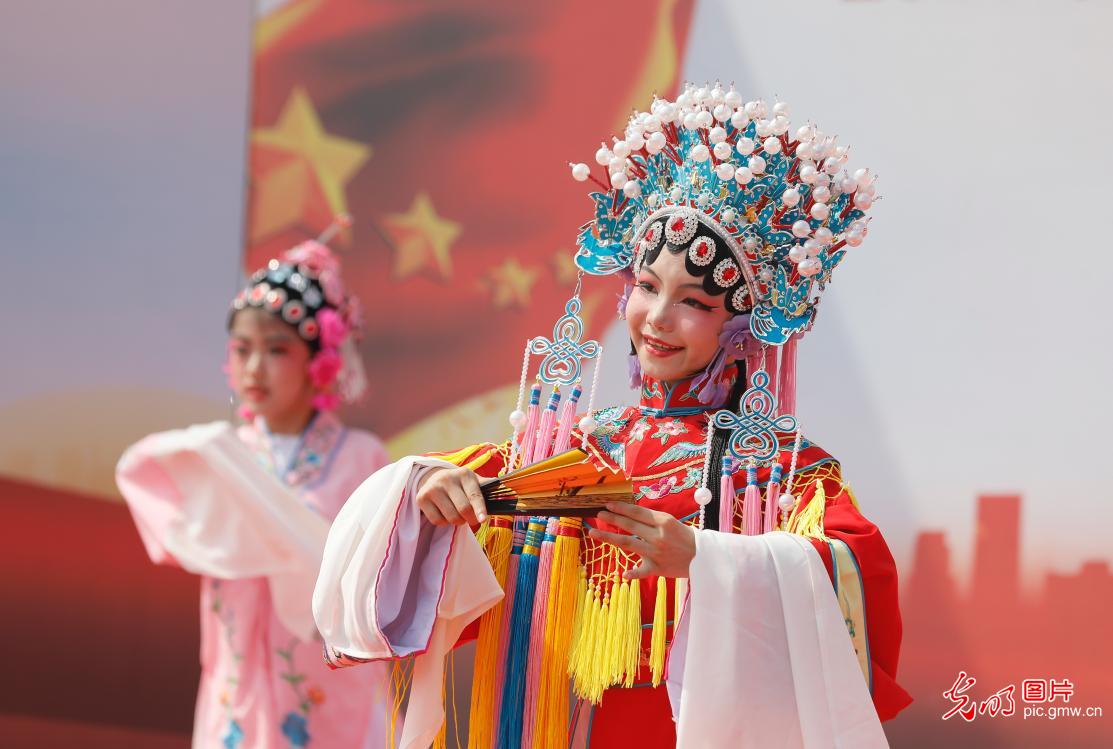 文艺汇演迎“六一”