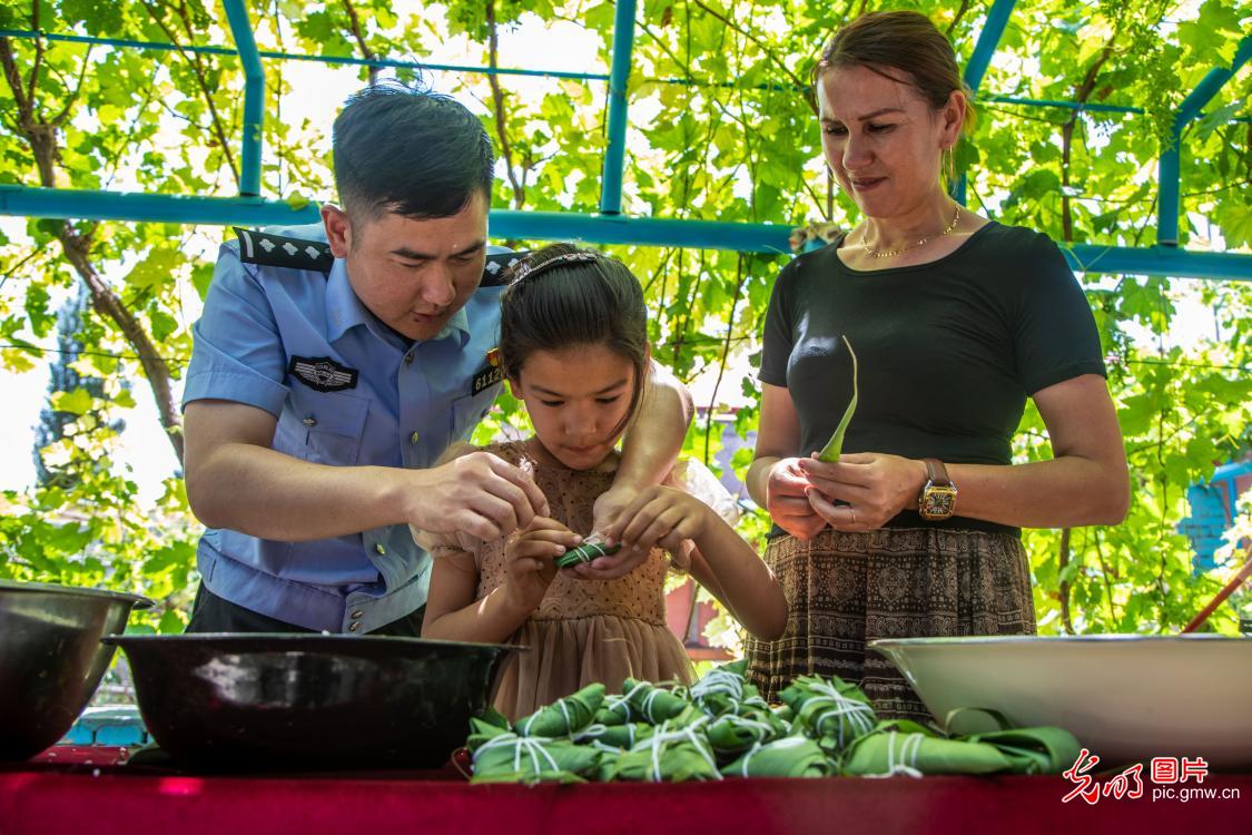 警民同心迎端午 警民同心迎端午