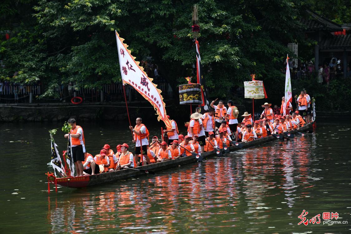 “五月五·龙船鼓”在广州荔枝湾开幕