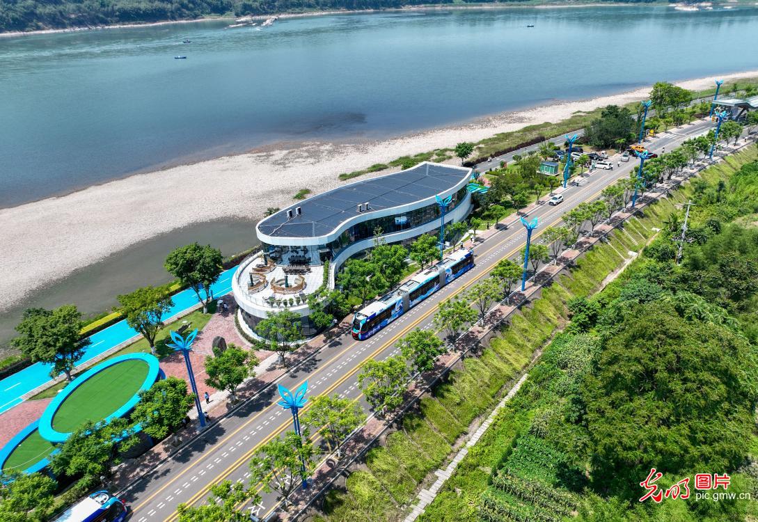 智能轨道快运系统T4线通车 智能轨道快运系统T4线通车