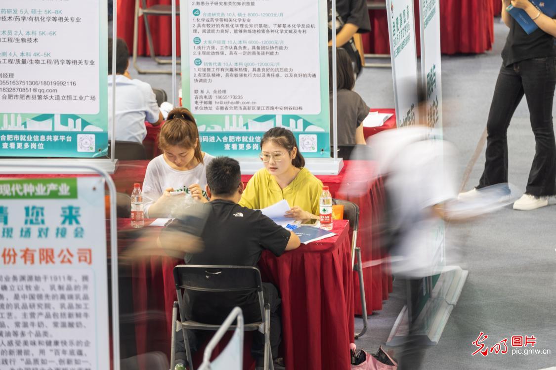 【百日冲刺促就业】毕业季 各地专项招聘会护航大学生青年就业 【百日冲刺促就业】毕业季 各地专项招聘会护航大学生青年就业