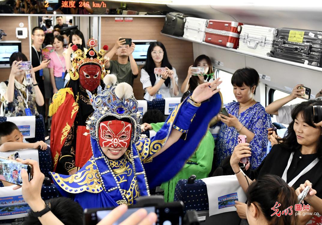 成都至香港高铁列车正式开行 成都至香港高铁列车正式开行