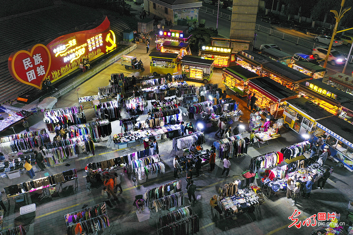 青海海南州:花样“夜购”释放消费新活力 青海海南州:花样“夜购”释放消费新活力