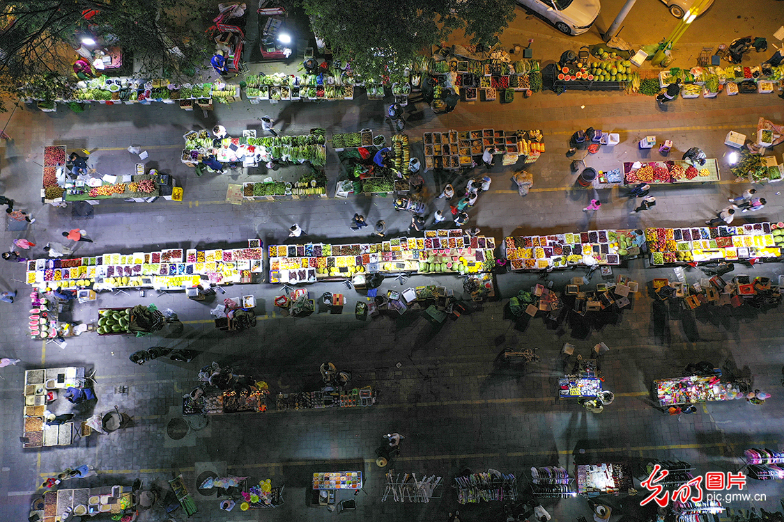 青海海南州:花样“夜购”释放消费新活力 青海海南州:花样“夜购”释放消费新活力