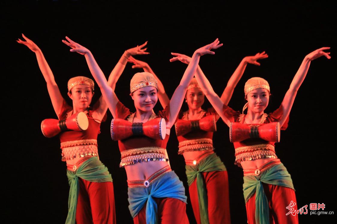 顶尖舞者进校园