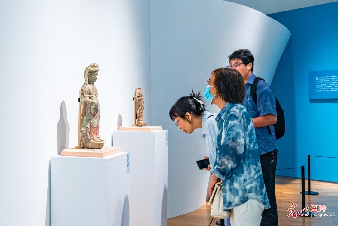 青州龙兴寺文物精品亮相苏博西馆