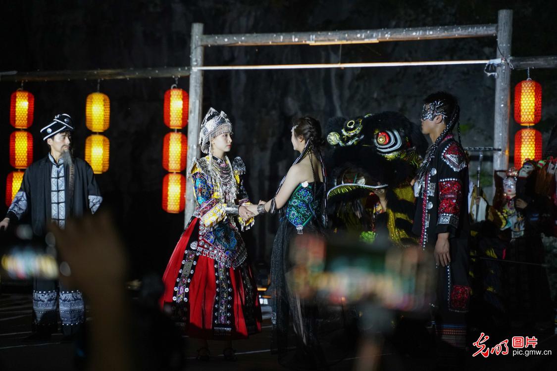 贵州遵义：海龙屯土司小镇开启沉浸式夜游