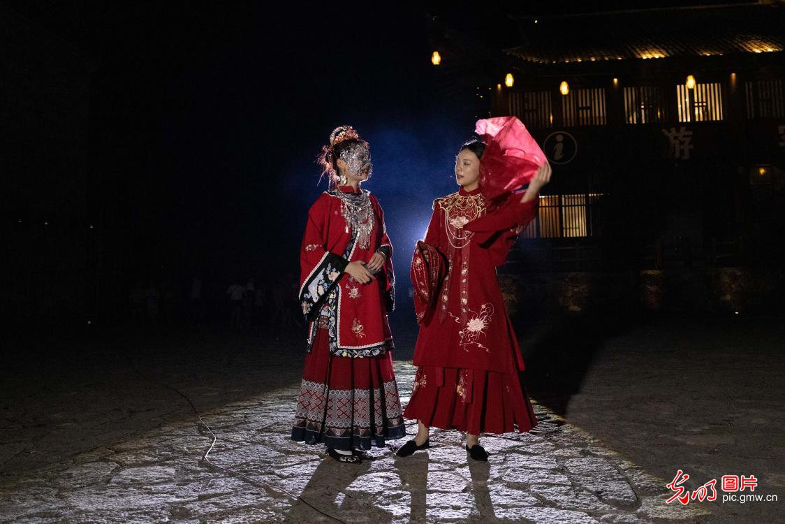 贵州遵义：海龙屯土司小镇开启沉浸式夜游