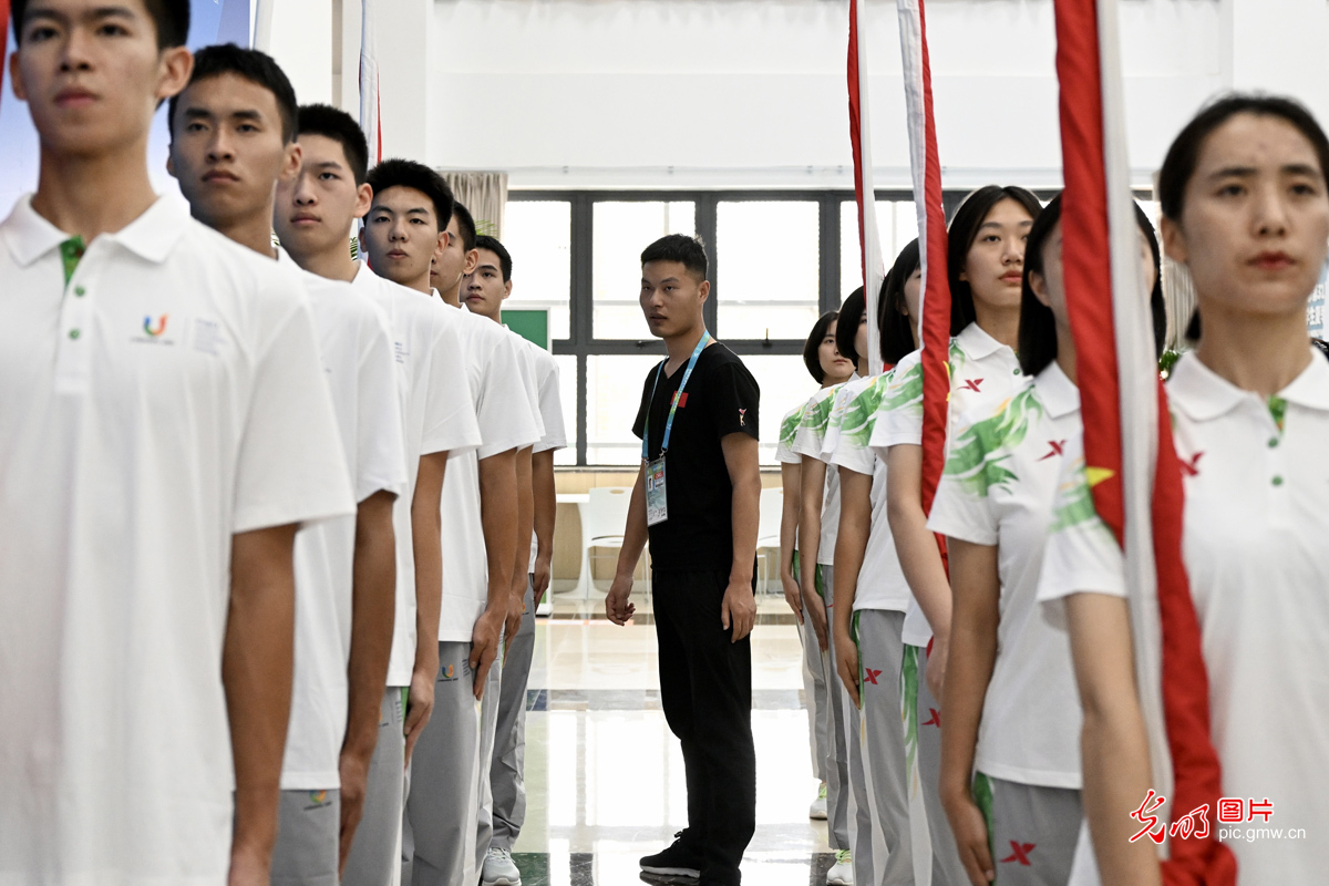 成都大运会颁奖仪式升旗手训练