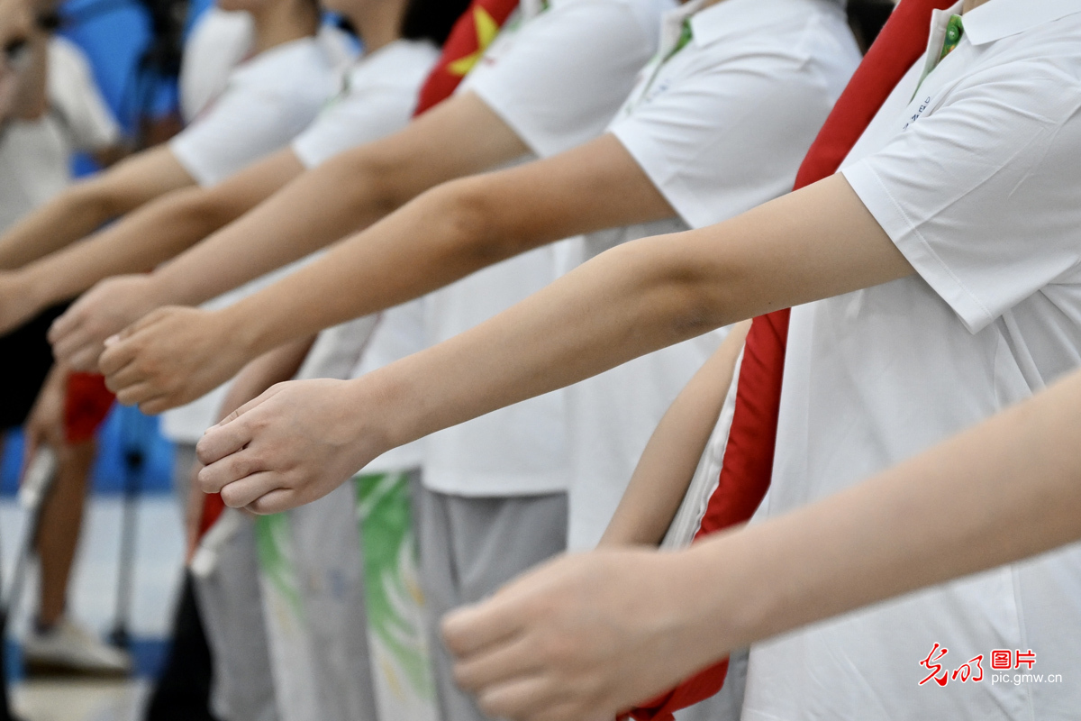 成都大运会颁奖仪式升旗手训练