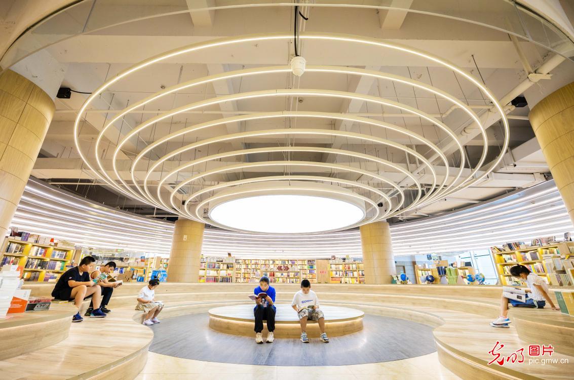 呼和浩特:品味书香“阅”享暑假 呼和浩特:品味书香“阅”享暑假