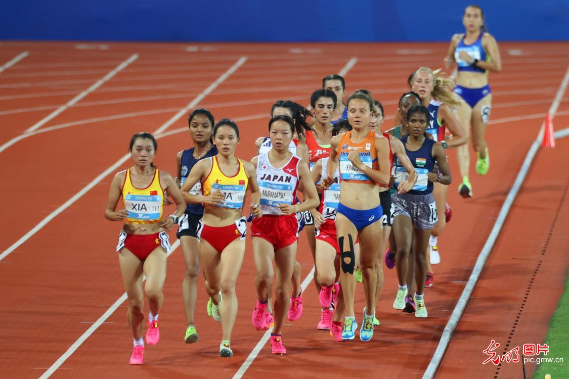 【大运风采】清华大学夏雨雨大运会女子万米比赛中勇夺冠军