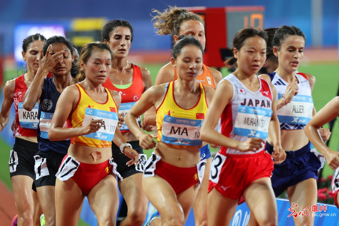 【大运风采】清华大学夏雨雨大运会女子万米比赛中勇夺冠军