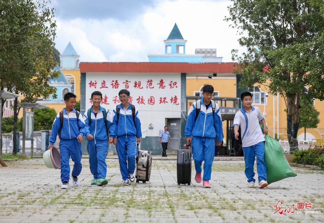 贵州高三、初三学生返校开学