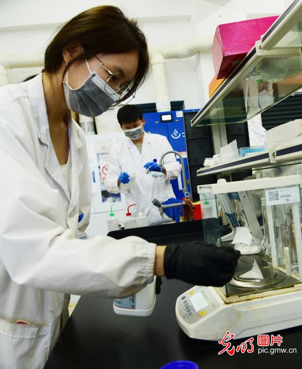 暑期留校大学生“充电”忙