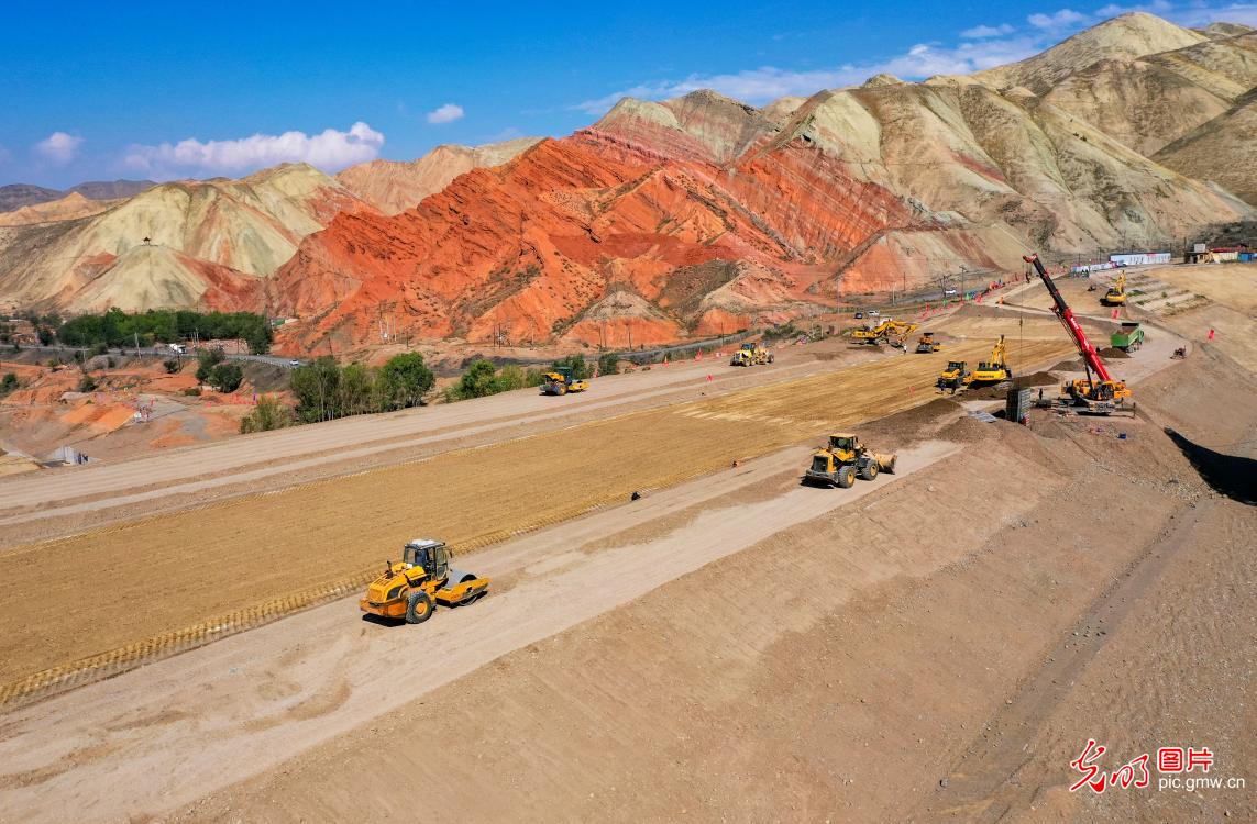 红山水库除险加固工程项目加紧施工