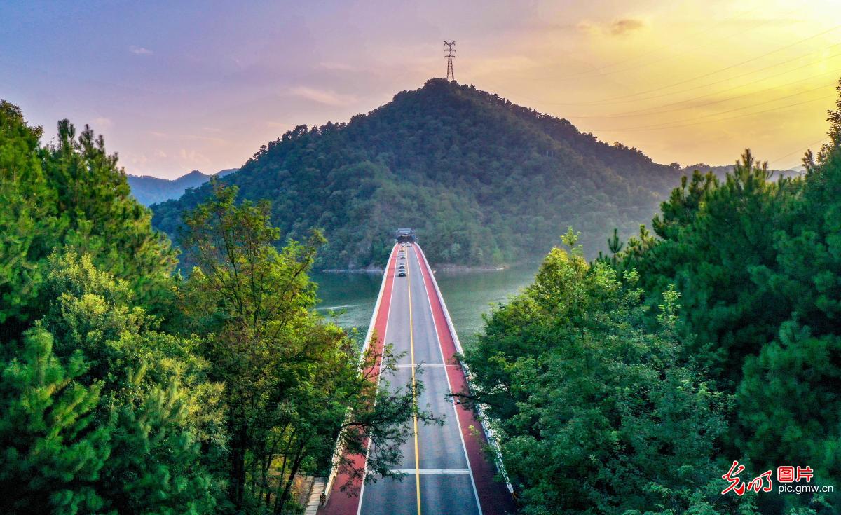 杭州亚运会公路自行车赛道一路皆风景