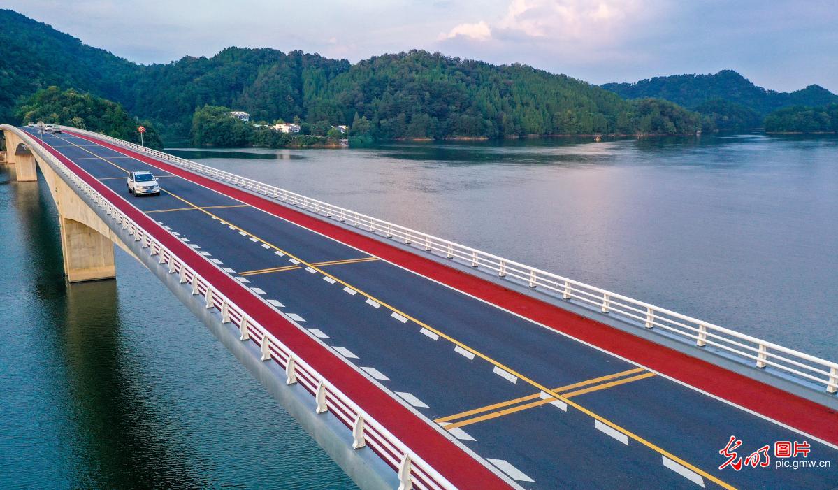 杭州亚运会公路自行车赛道一路皆风景