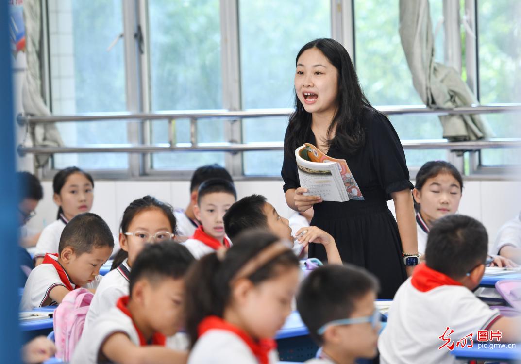 安徽合肥：中小学正式开学