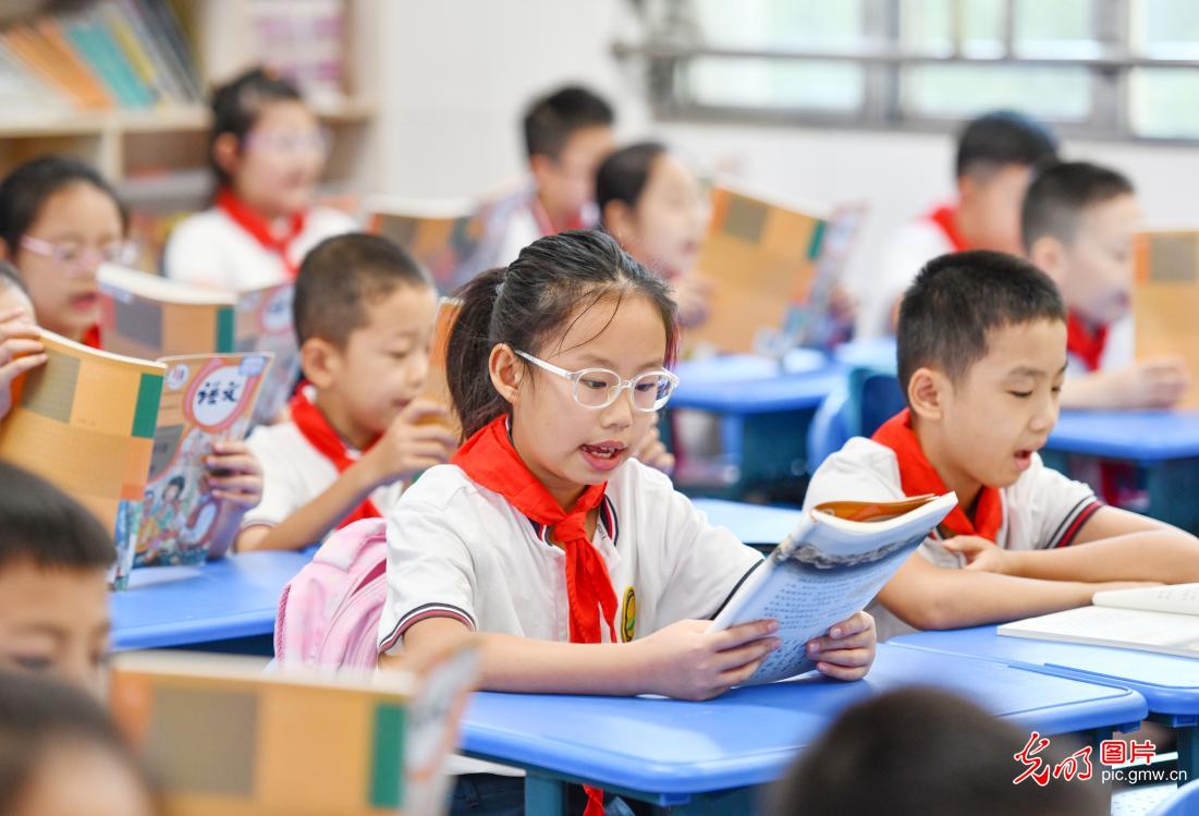 安徽合肥：中小学正式开学