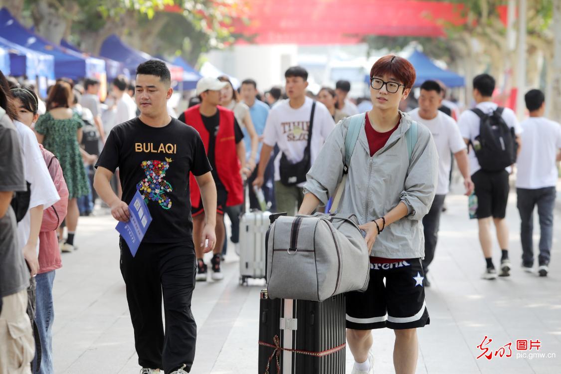 安徽淮北师范大学迎来2023级本科新生