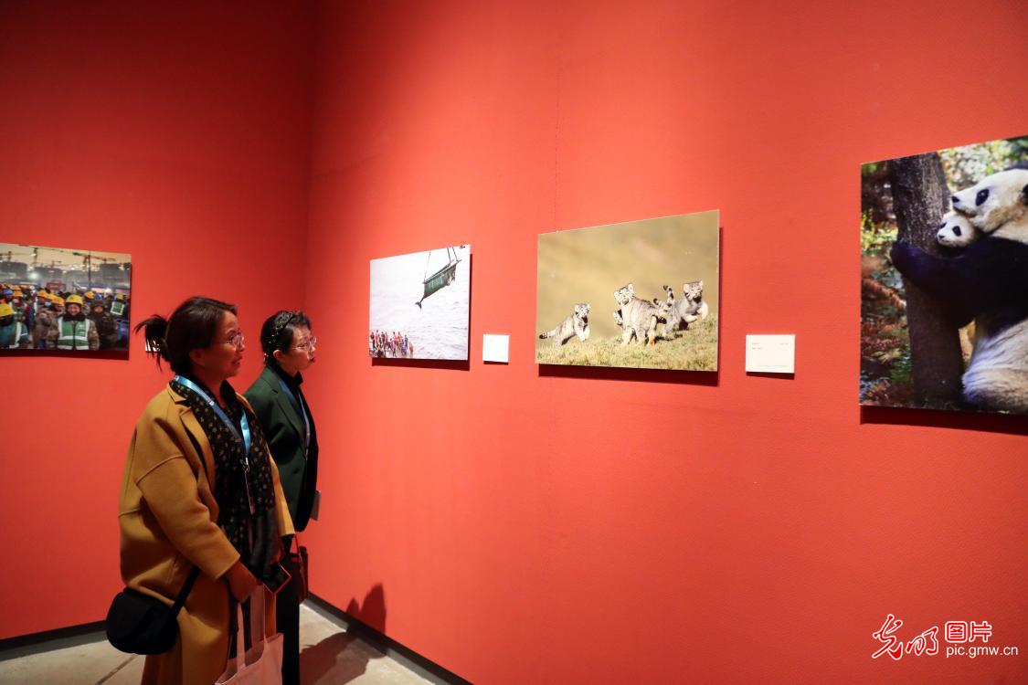 首届新疆国际旅游摄影大会在乌鲁木齐举办