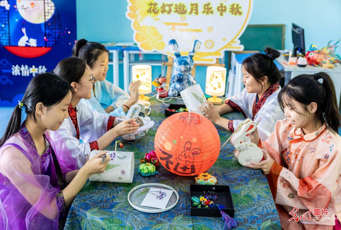 呼和浩特：体验民俗迎中秋