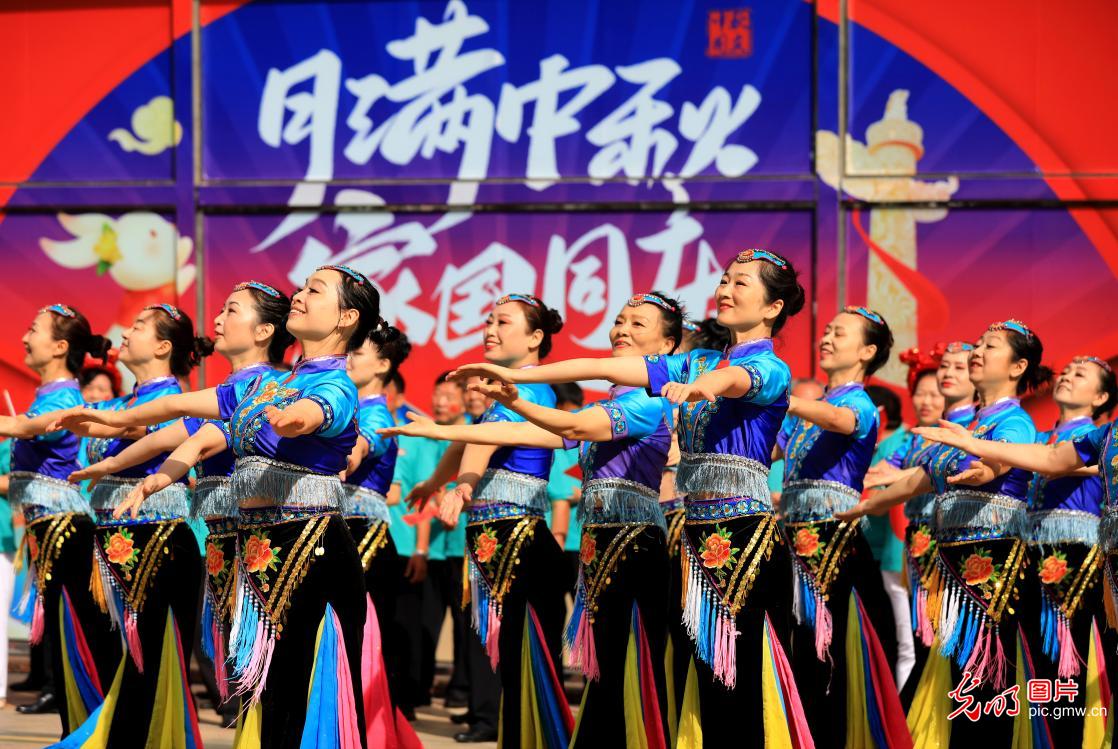 多彩活动迎国庆