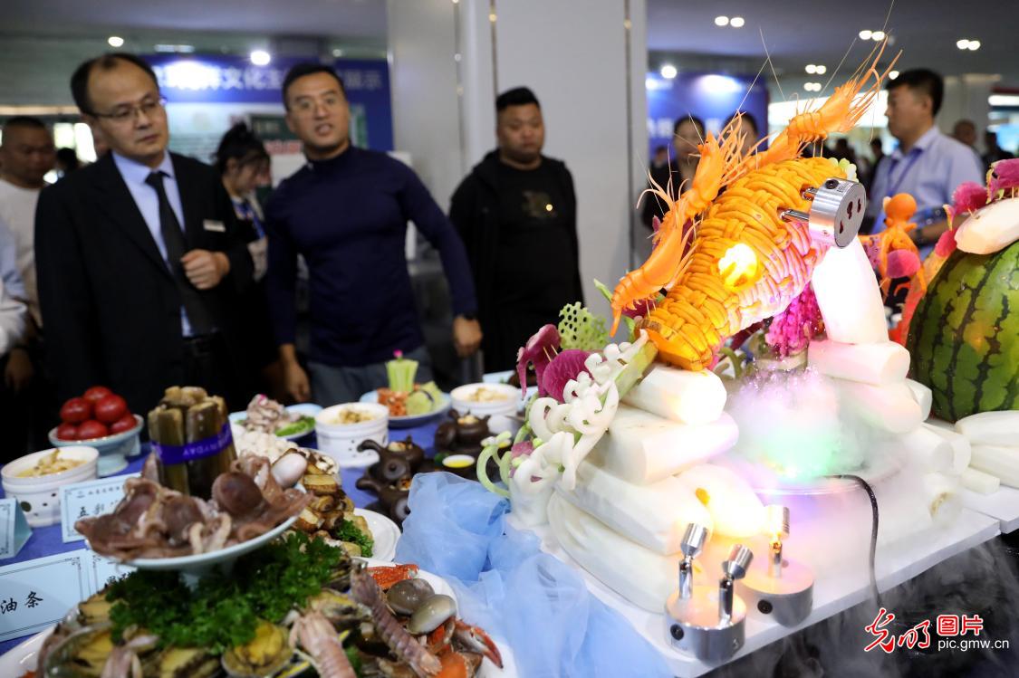 第24届中国美食节在山东青岛开幕