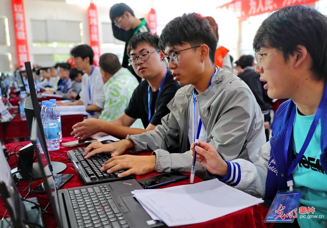 第九届中国大学生程序设计竞赛（秦皇岛）开赛