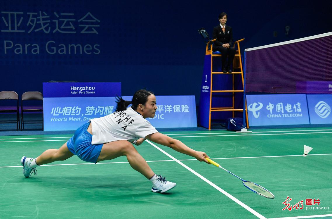 中国选手程和芳获得杭州亚残运会女子羽毛球单打SL4级金牌