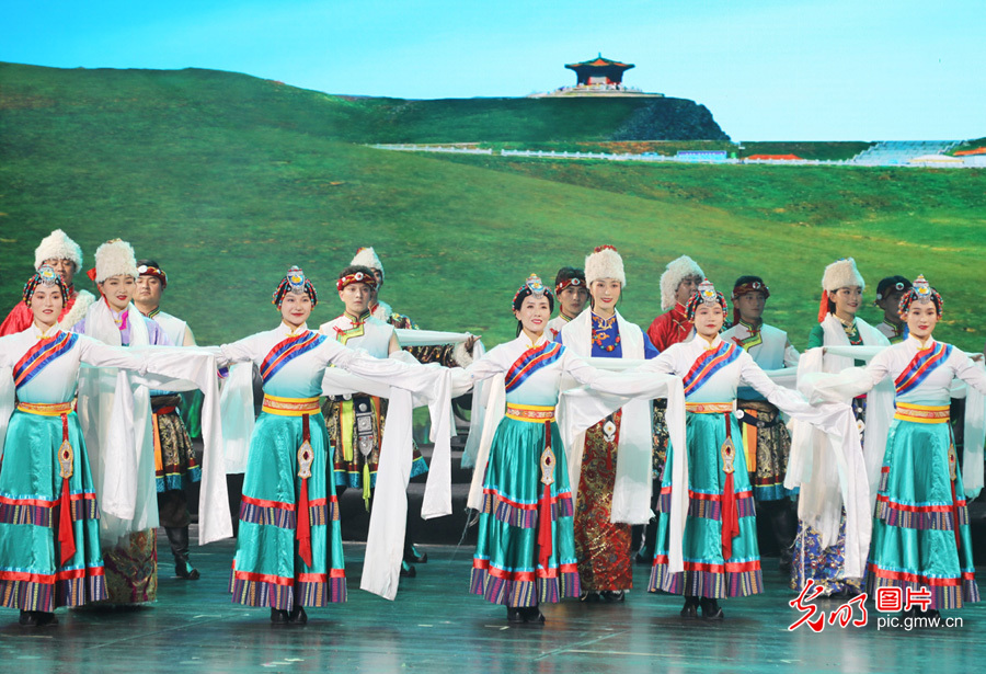 大型原创民族音乐剧《遇上你是我的缘》在南京演出