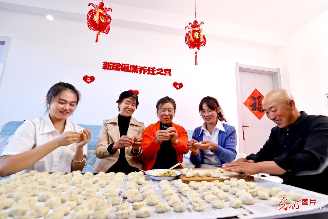 搬新房暖“心房”