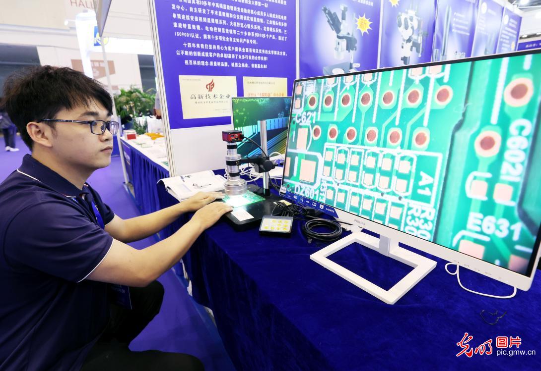 第二十一届中国（苏州）电子信息博览会开幕