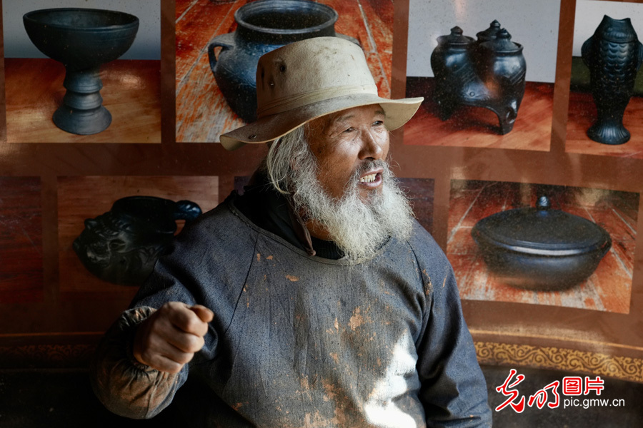 【世界的香格里拉】藏族黑陶烧制技艺:古老文化的传承与焕新