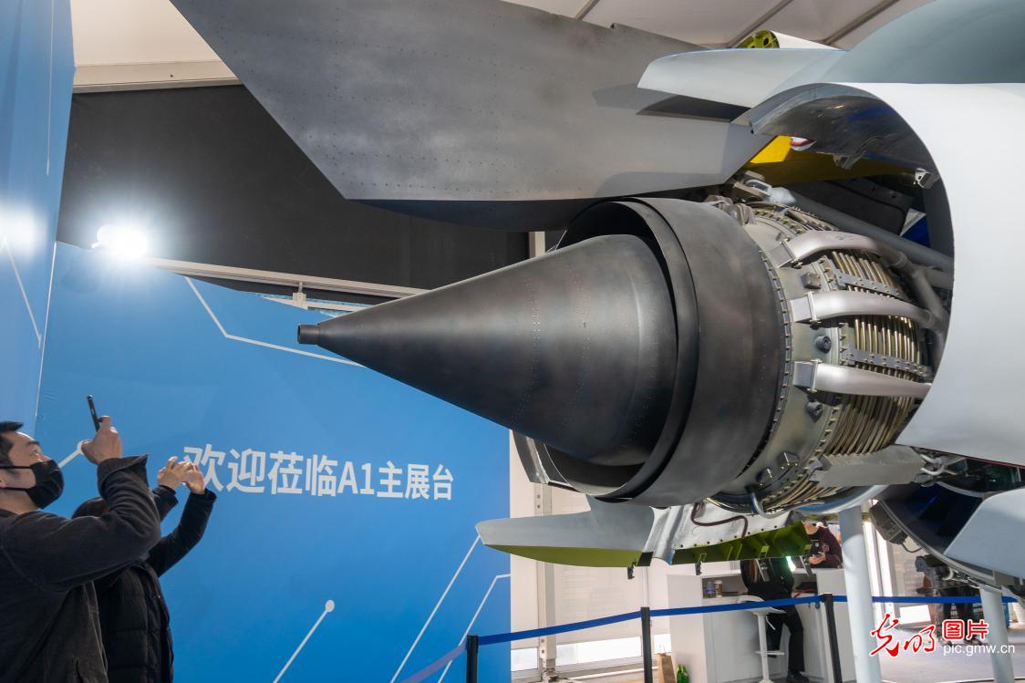 首届上海国际商用航空航天产业展览会在上海开幕