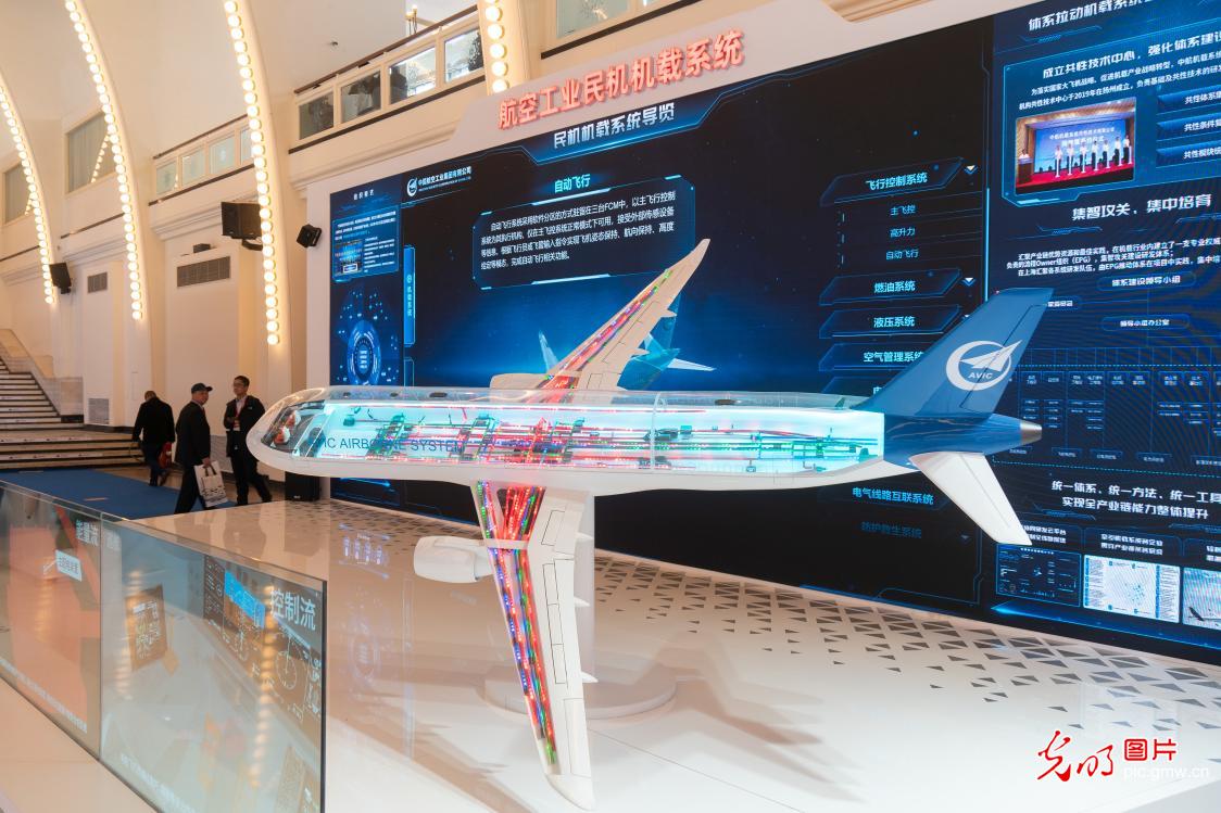 首届上海国际商用航空航天产业展览会在上海开幕