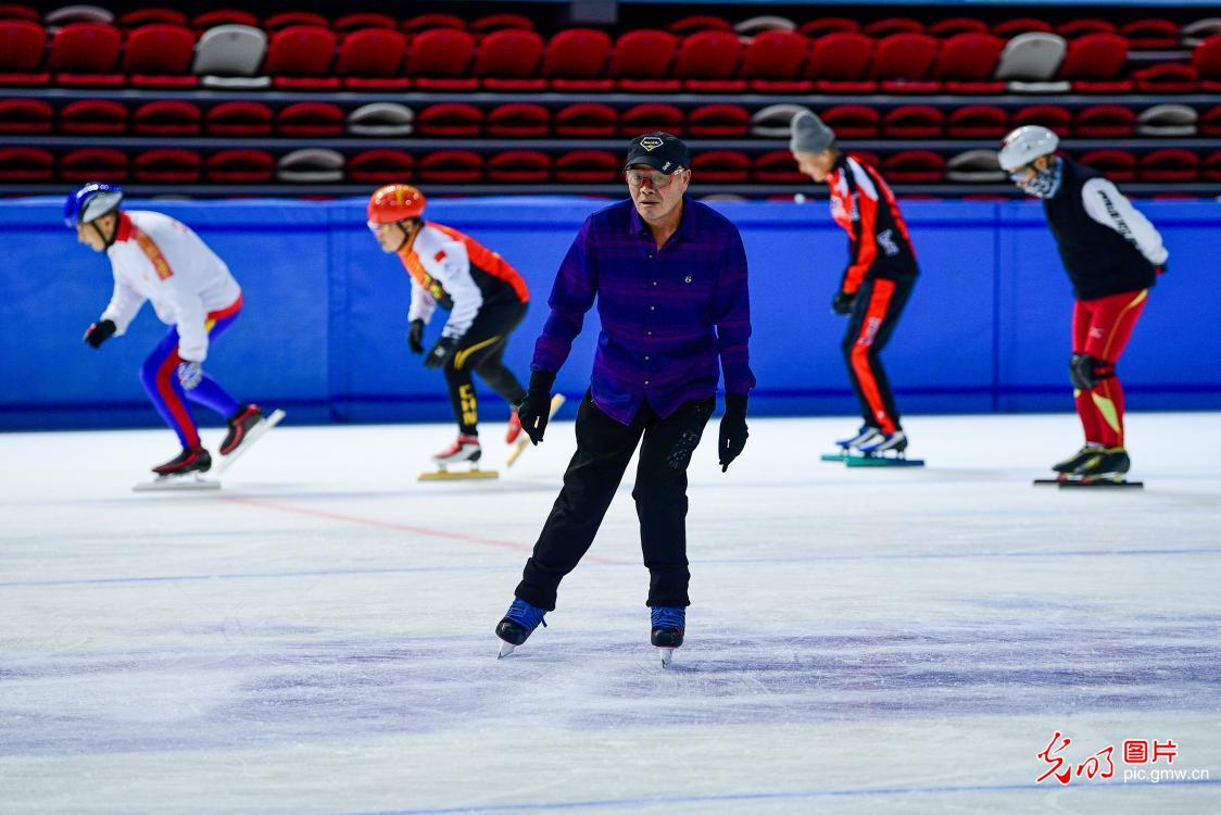 国家级滑冰场馆对60岁老年人免费开放