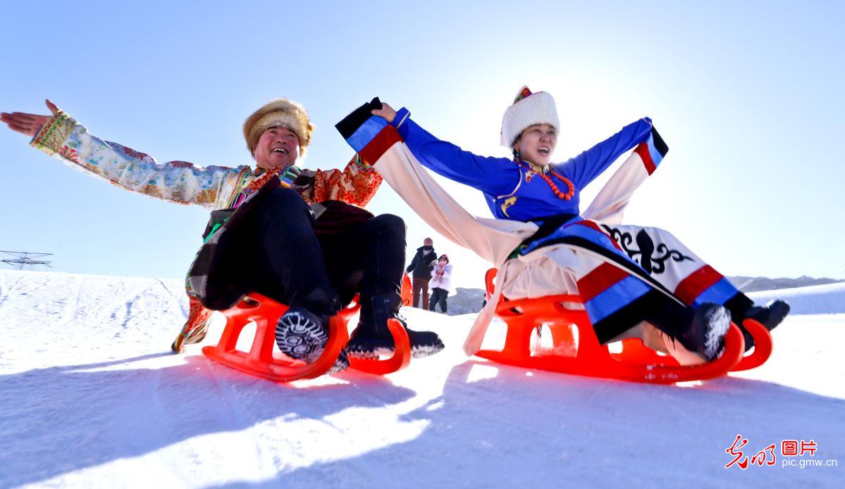 甘肃肃南：藏乡激情冰雪运动迎新年