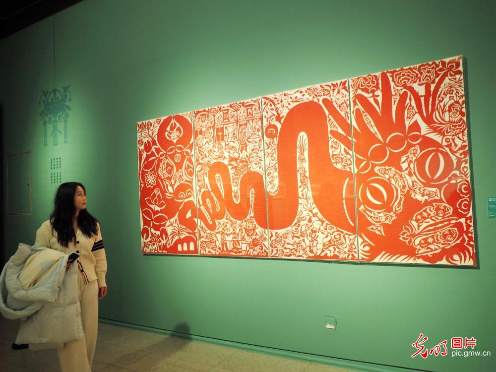 “纸上天裁——中国美术馆藏剪纸艺术展”在京举办
