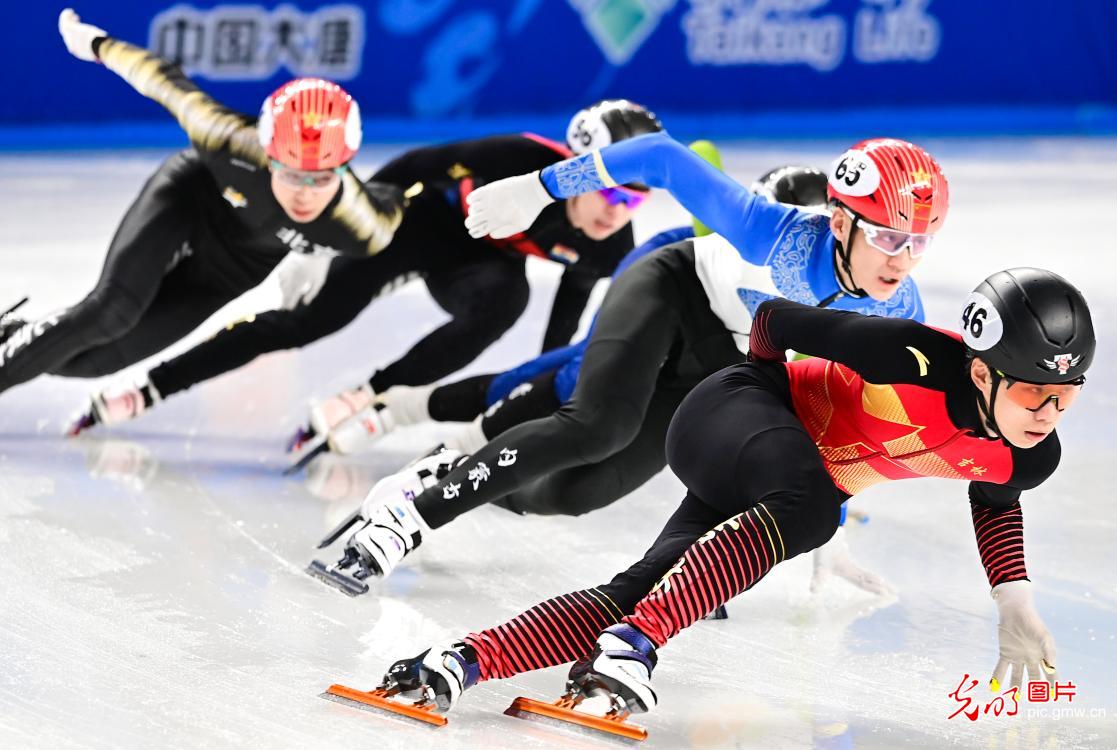 第十四届全国冬季运动会短道速滑青年组比赛开赛