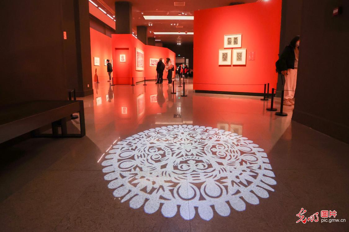 纸上天裁——中国美术馆藏剪纸艺术展开展