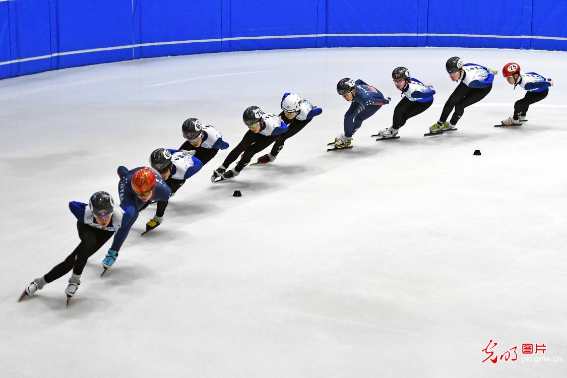 福山区首届中小学生冰上项目校际联赛开赛