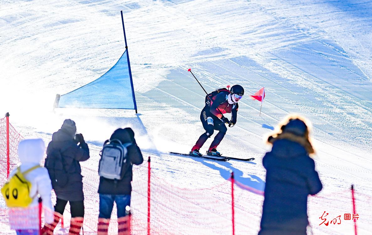 【热“雪”沸腾话冬运】十四冬滑雪登山公开组混合接力项目比赛举行