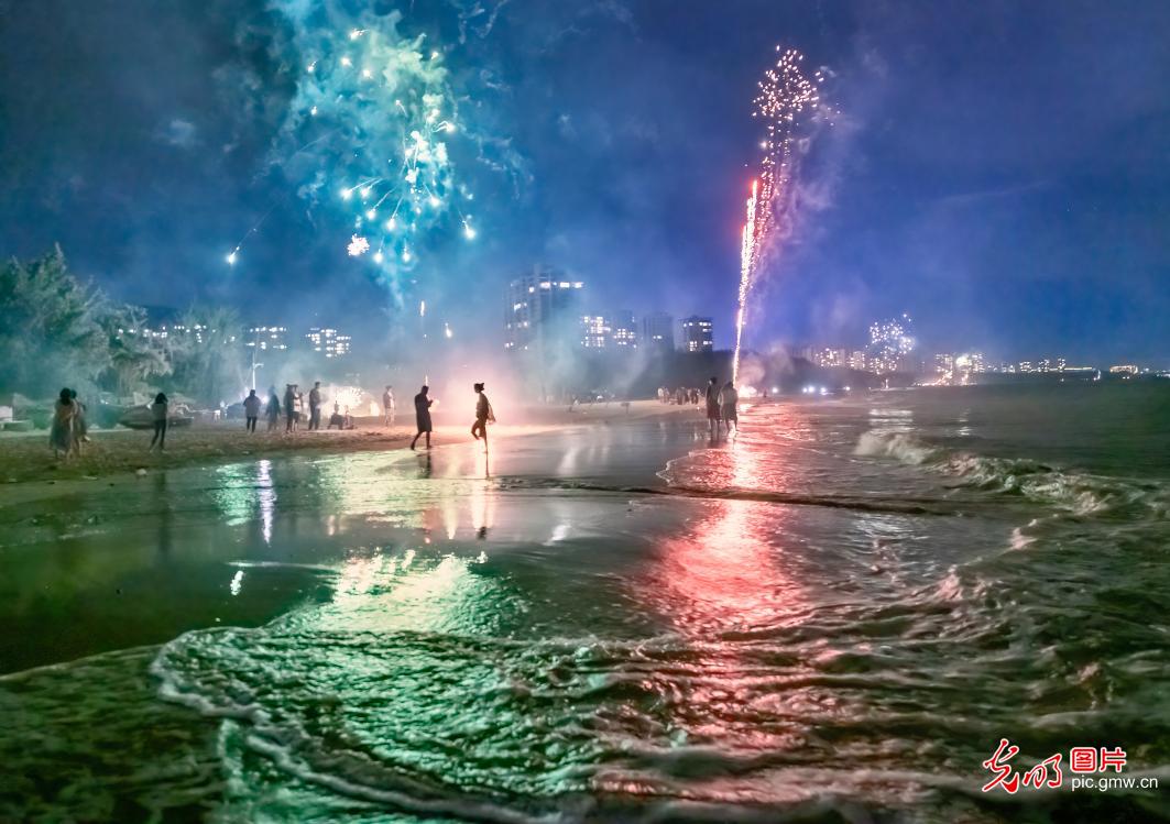 新春走基层丨火树银花庆新春 过年氛围感“拉满”