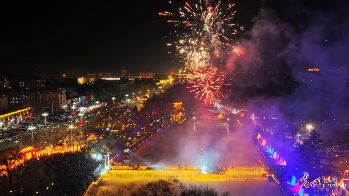 新春走基层丨火树银花庆新春 过年氛围感“拉满”