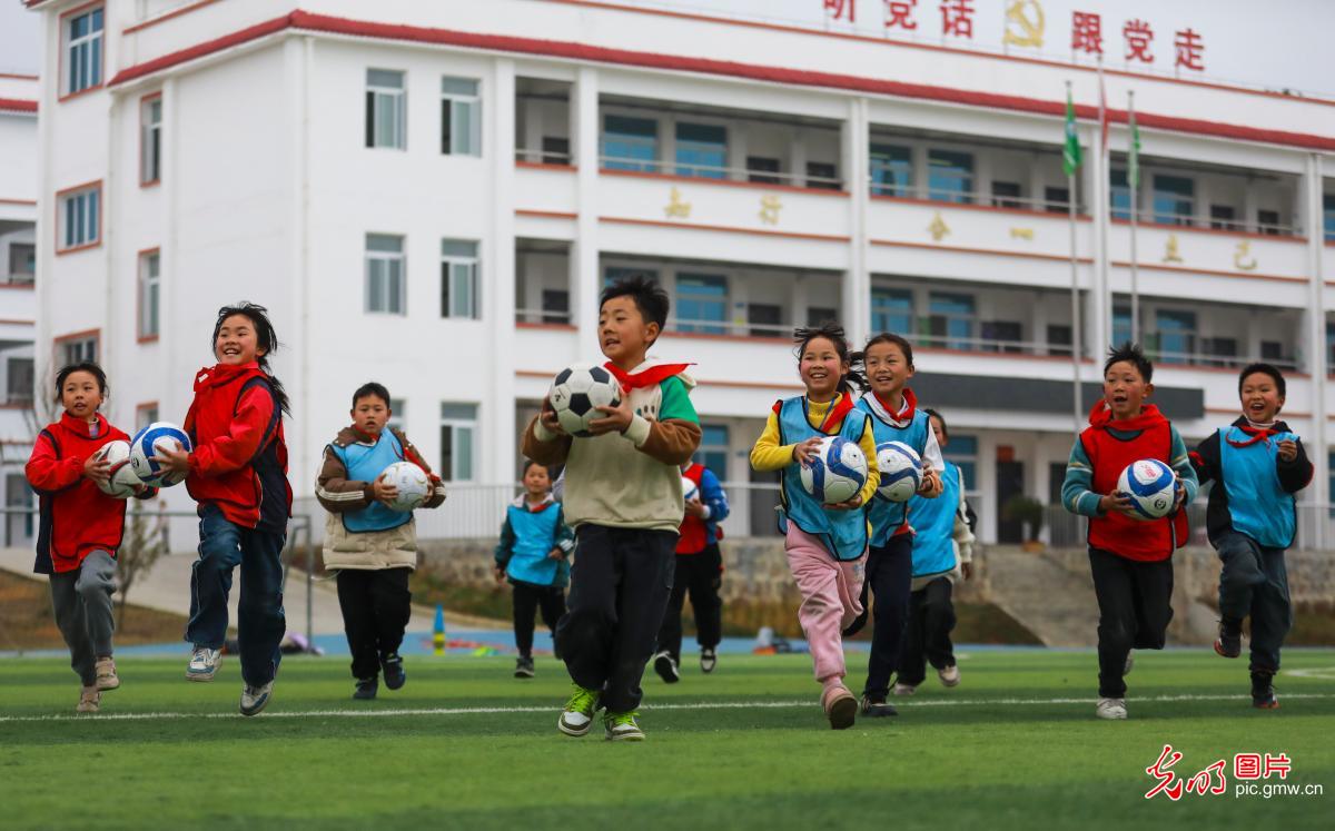 贵州黔西：校园足球 活力校园