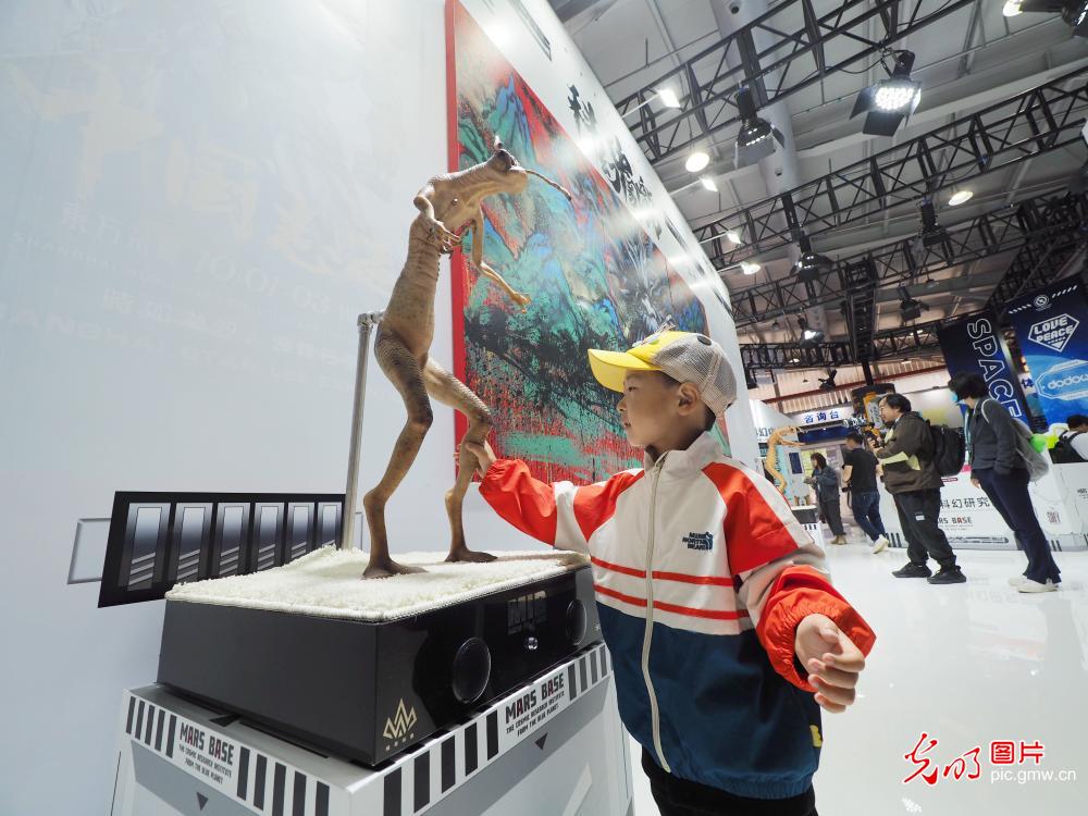 2024中国科幻大会“潮幻奇遇季”吸引观众