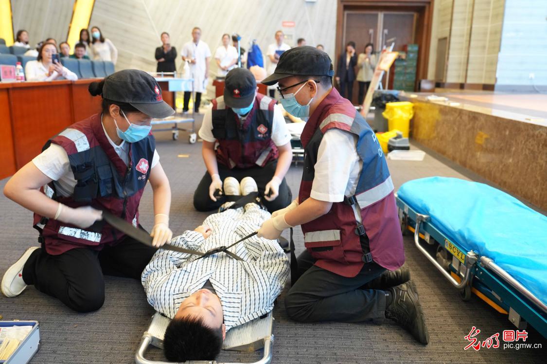 急救技能比武 提升救援能力