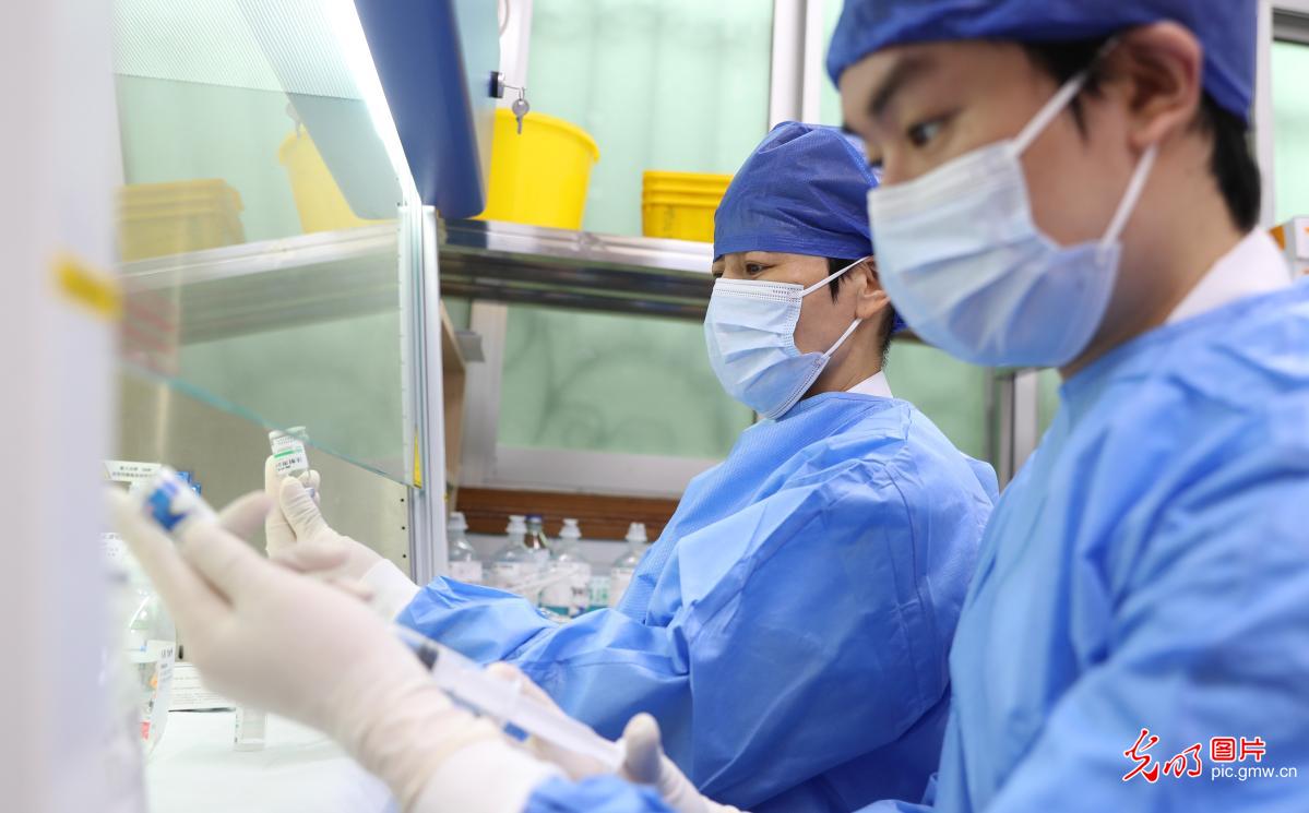 迎国际护士节 致敬白衣天使